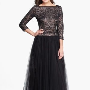 Tadashi Shoji Elegant gown in Black and pale pink